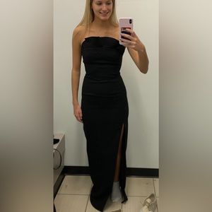 Cinq a Sept structured gown, floor length, strapless, size 4, never worn, NWOT